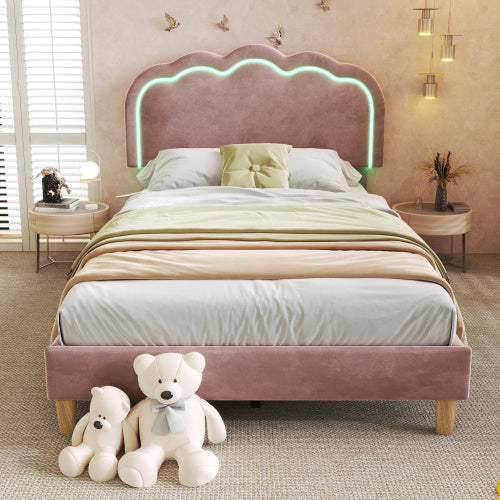 Gepolstertes Bett Aus Rosa Samt